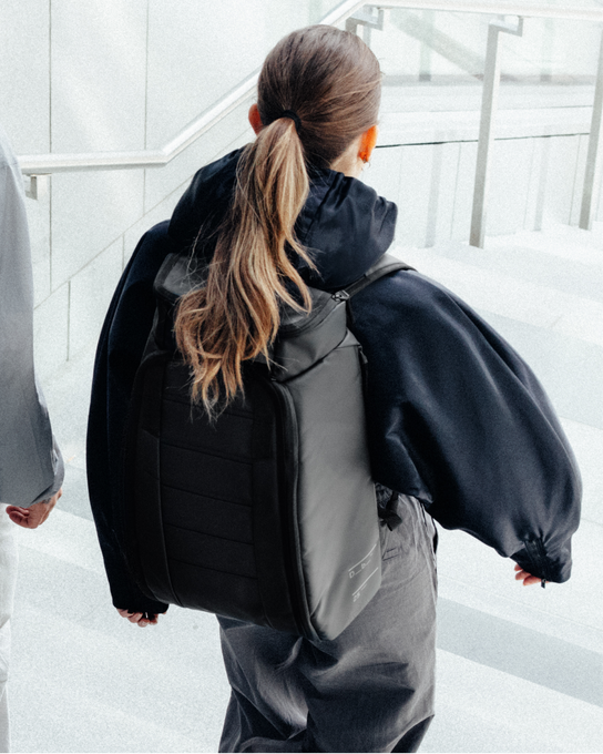 Plecak DB Hugger Backpack 25L Black Out - 2025/26