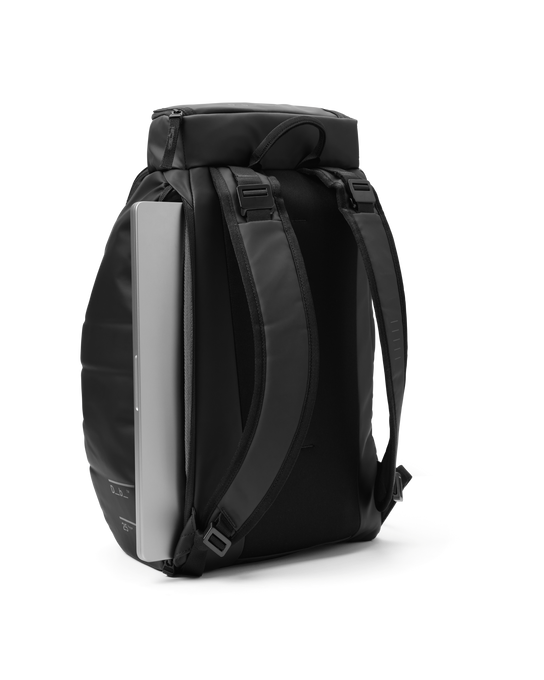 DB Hugger Backpack 25L Black Out - 2025/26